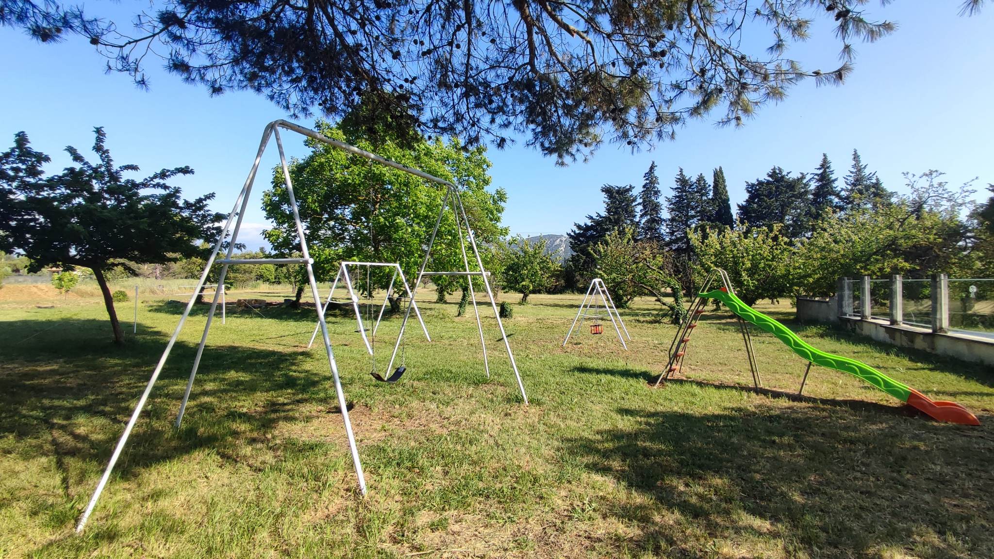 Aire de jeux pour enfants aux Cerisiers