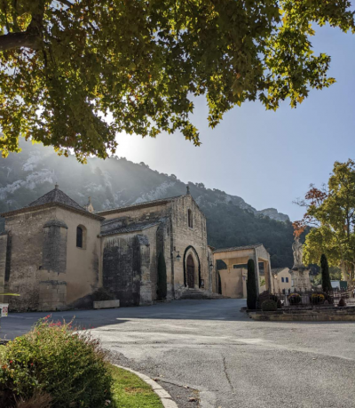 Robion, place de l'église